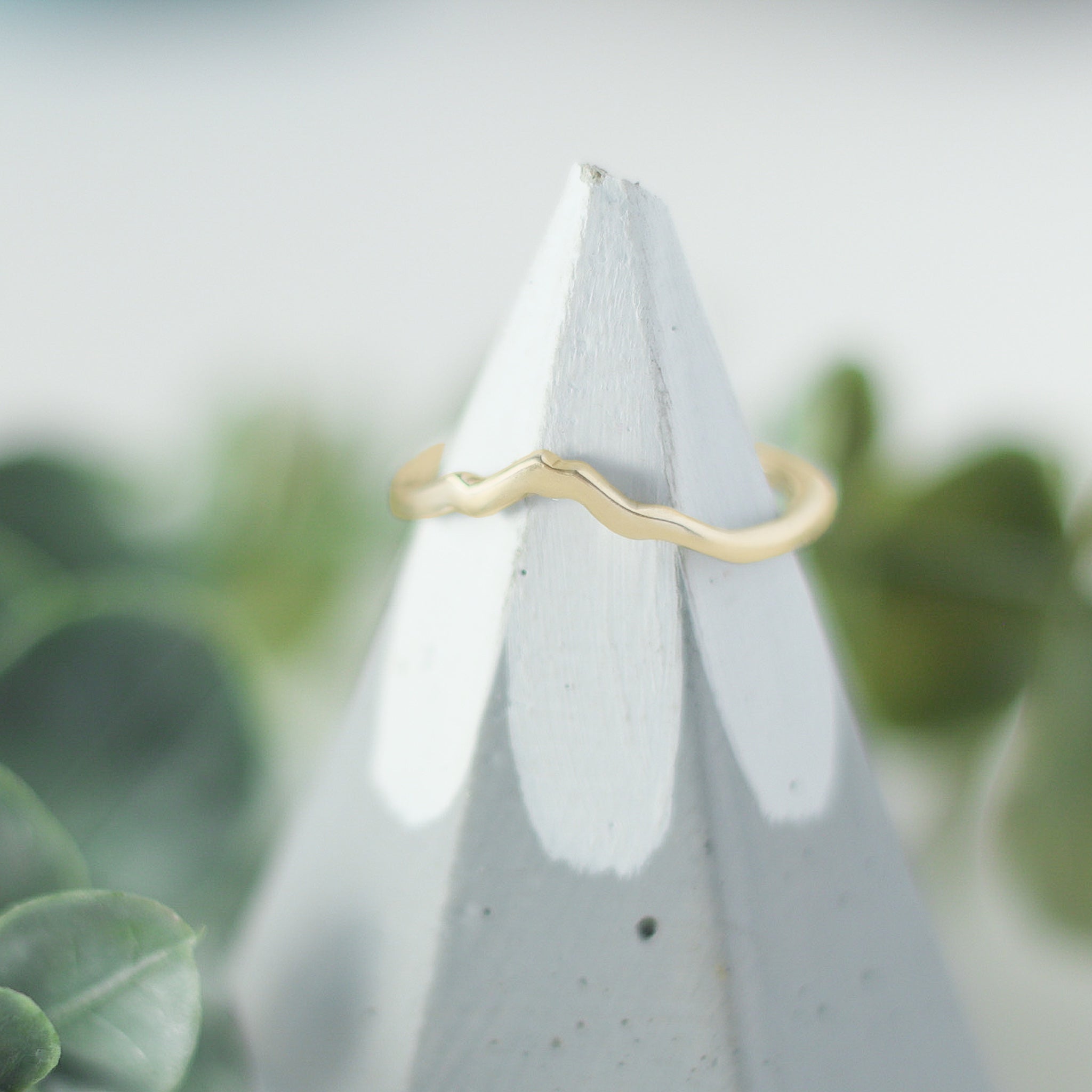 Yellow gold mountain ring with Mount Baker.